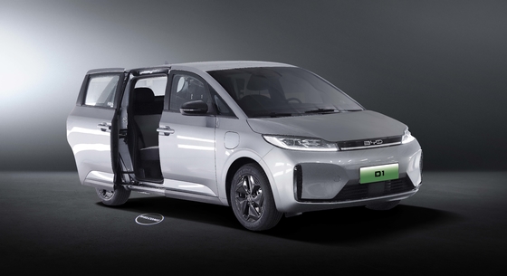 BYD Pure Electric Taxi D1 has a range of 418km and an electric sliding door