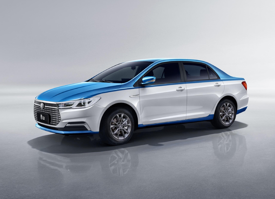 BYD's pure electric Qin EV taxi has a range of 450KM and a dual color body