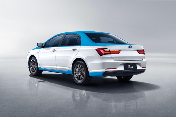 BYD's pure electric Qin EV taxi has a range of 450KM and a dual color body