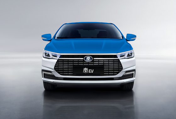 BYD's pure electric Qin EV taxi has a range of 450KM and a dual color body